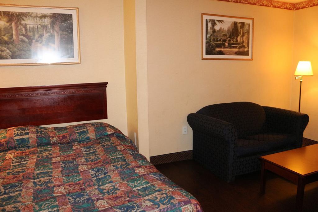 Magnolia Bay Hotel & Suites Jonesboro Exteriör bild