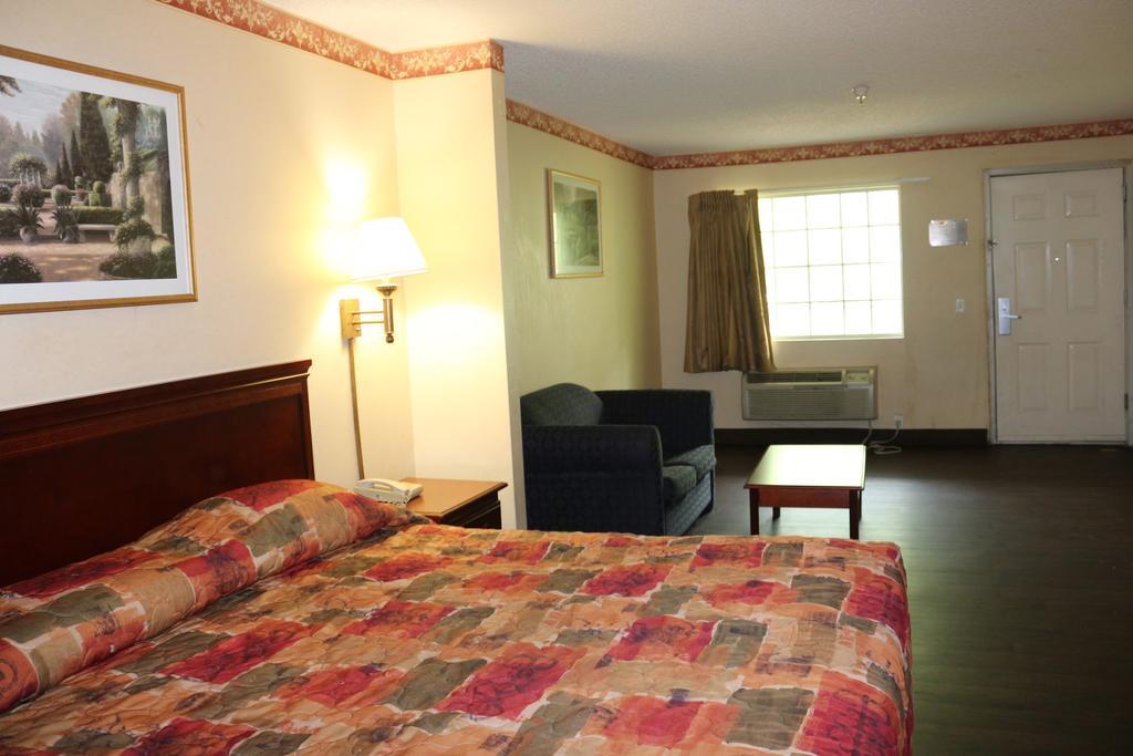 Magnolia Bay Hotel & Suites Jonesboro Exteriör bild